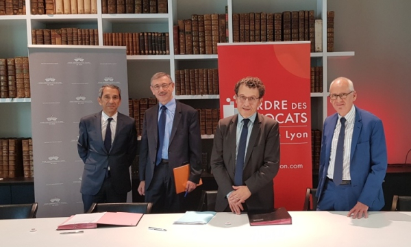Mediation-signature-convention-Barreau-5-juillet-2018-photo1.jpg